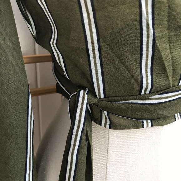 House of Sienna BNWT | Size 8 | Olive Green Long Sleeve Cropped Wrap Striped Top - Picture 3 of 9
